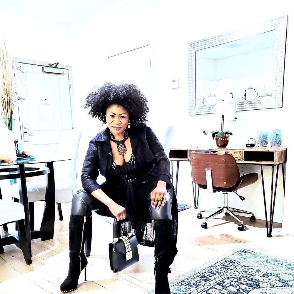 Meet your Posher, Mosi